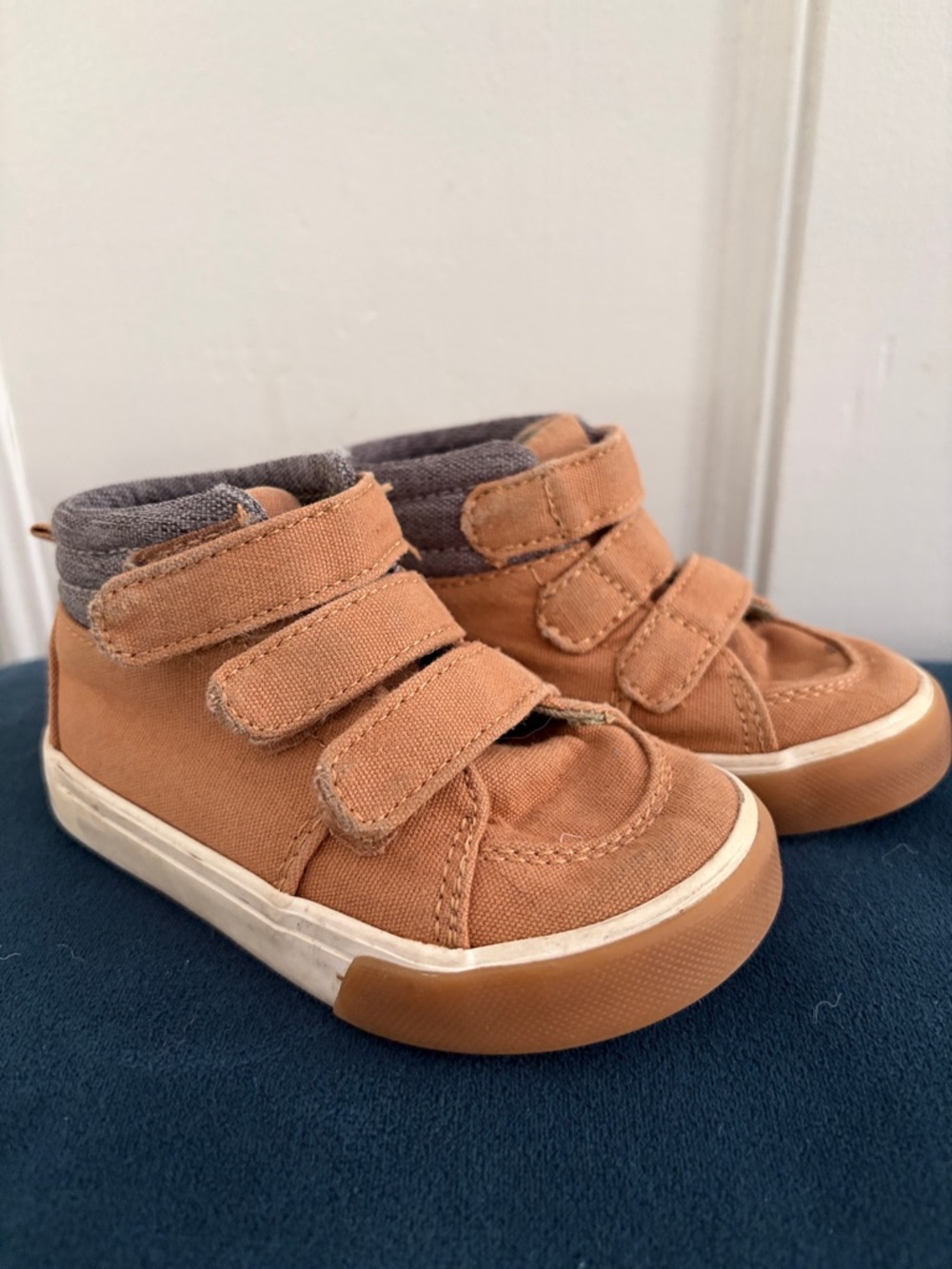 Old Navy Tan and Gray High-Top toddler Sneakers